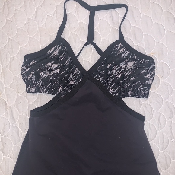 Beyond Yoga limited edition cut out bra tank - Picture 6 of 6